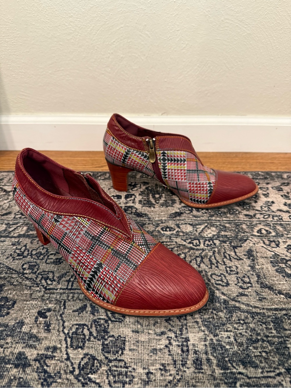 L’Artiste Spring Step Women’s 40 / 9 Palagia Cap Toe Plaid Ankle Booties
